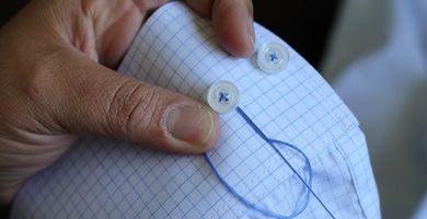 cómo coser un botón